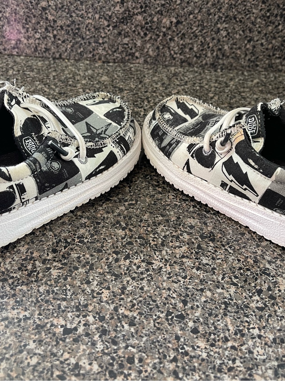 Hey Dude Boys Canvas Graphic Lace-Up Low Top Sneakers Black/White US 11 - Picture 5 of 8